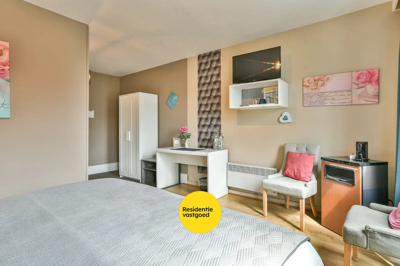 Unieke investeringskans: karaktervol hotel met 18 kamers & woonmogelijkheden te koop!  foto 12