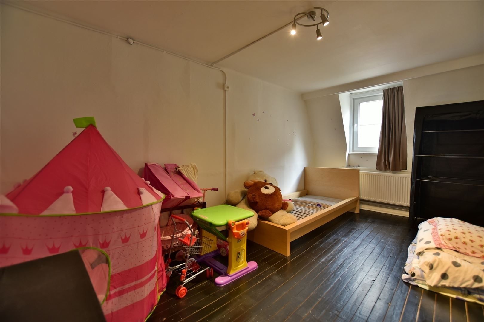 Karaktervolle, ruime woning met 6 slaapkamers, binnenkoer met jacuzzi en topligging! foto 20