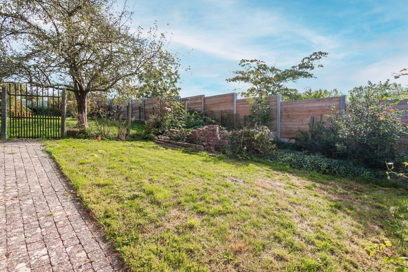 Karaktervolle, te renoveren herenhuis met enorm potentieel te Gooik foto 12
