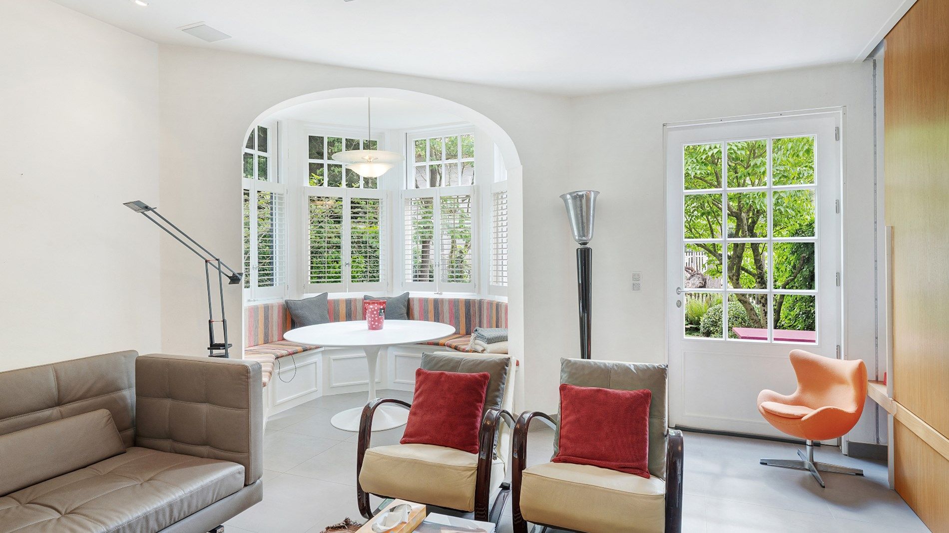 Charmante koppelvilla gelegen op 250 meter van het strand en vlakbij de Kustlaan en het Albertplein te Knokke-Zoute. foto 6