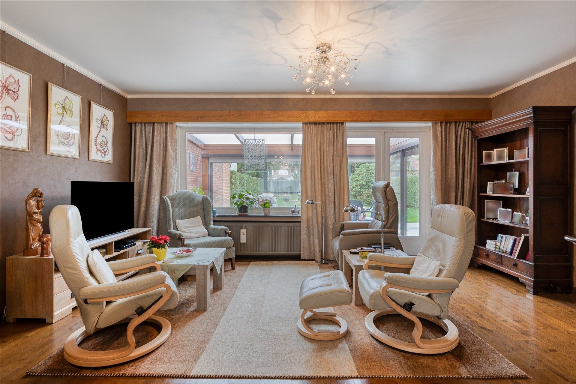 Ruime gezinswoning met 8 a 9 slaapkamers, een riante tuin en een prachtig uitzicht op weiland. foto 7