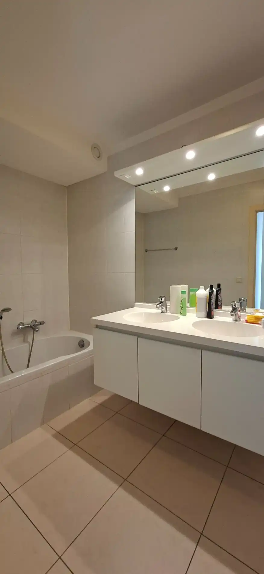 Centraal gelegen comfortabel appartement foto 5