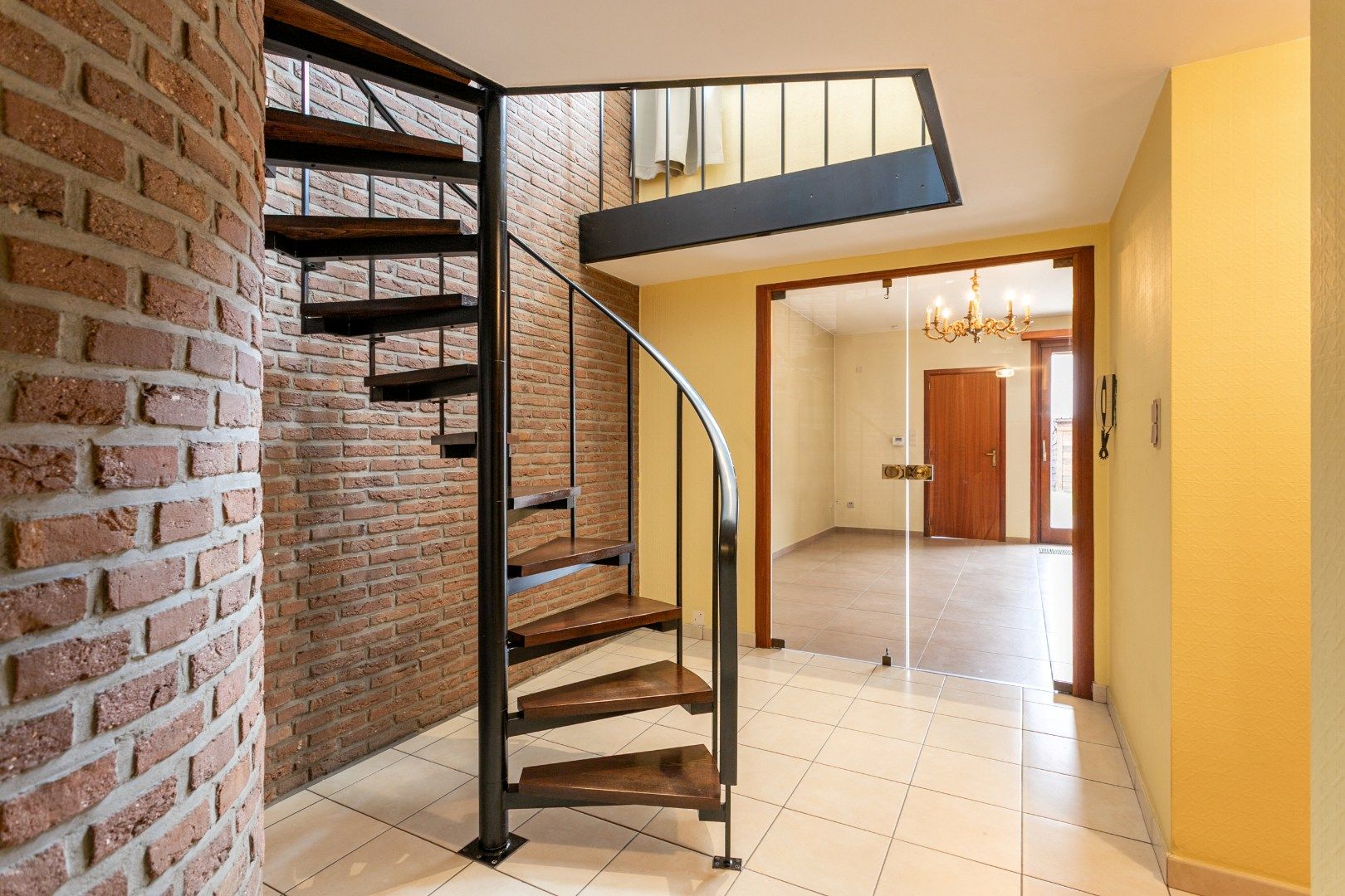 Opbrengsteigendom met twee ruime duplexappartementen  foto 3