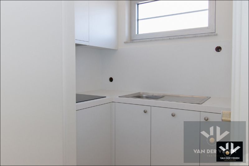 Gerenoveerd en instapklaar penthouse in hartje Hasselt (Leopoldplein) met prachtig uitzicht! foto 9