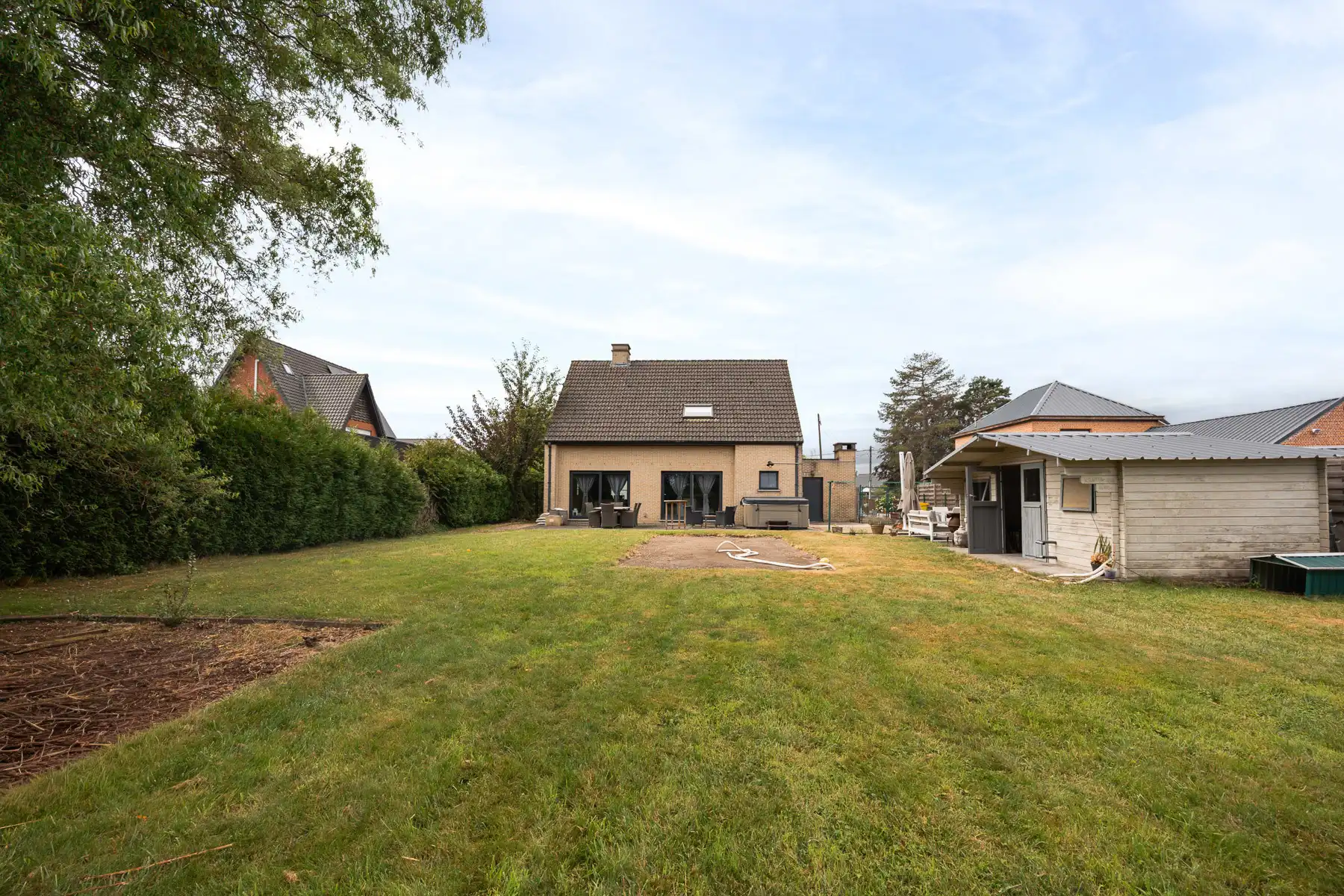 Ruime, karaktervolle gezinswoning met mooie tuin foto 24