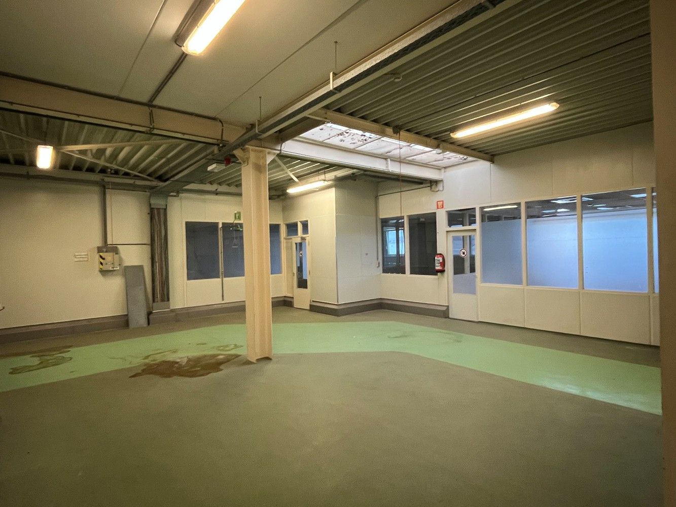 +/- 1790m² bedrijfsgebouw foto 14