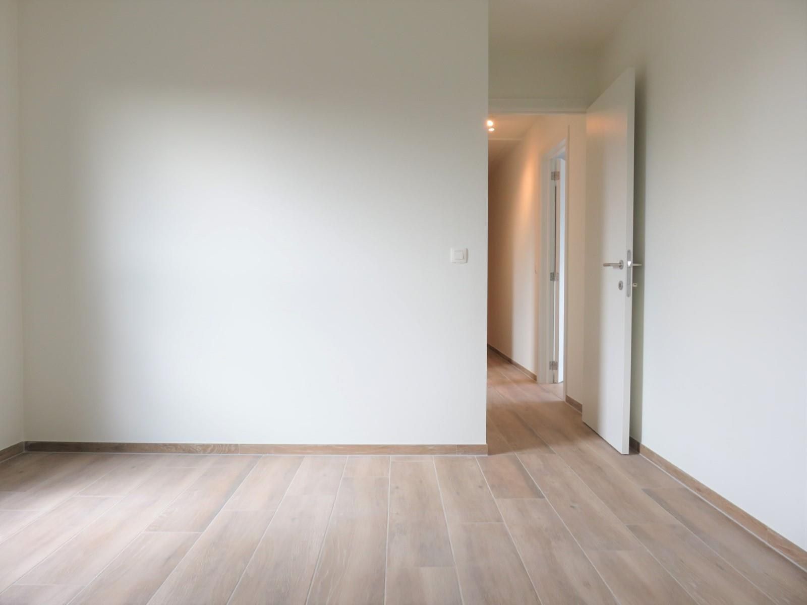 Dakappartement met 2 slaapkamers, terras en autostaanplaats! foto 14