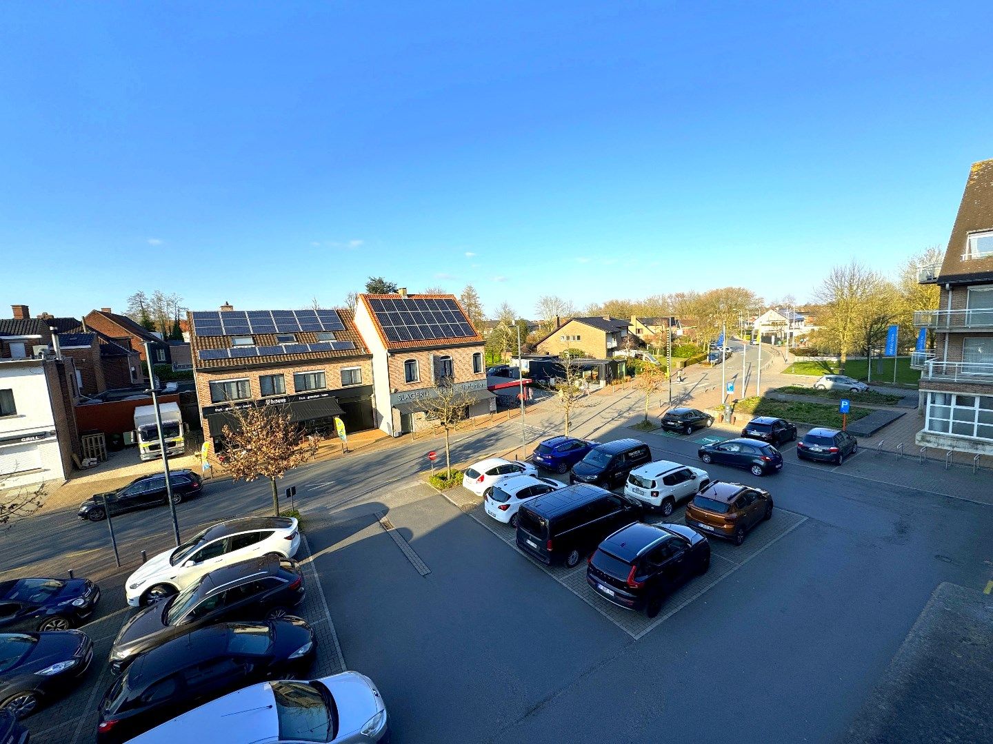 Instapklaar 2-slaapkamerappartement mét kelderberging op een toplocatie te Gullegem foto 3