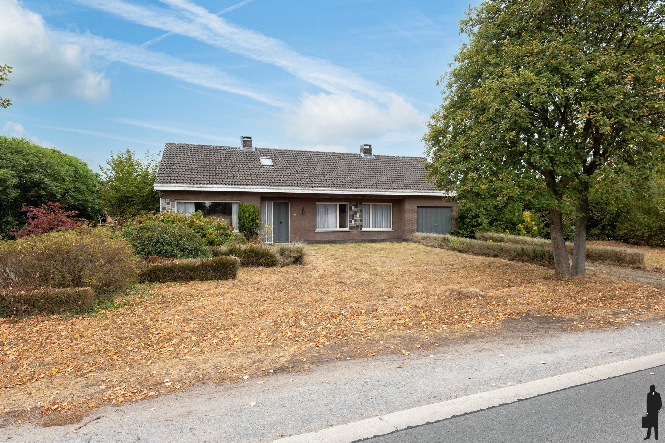 Vrijstaande zonevreemde woning met paardenstal op ca. 20.000 m² te Meer foto 2