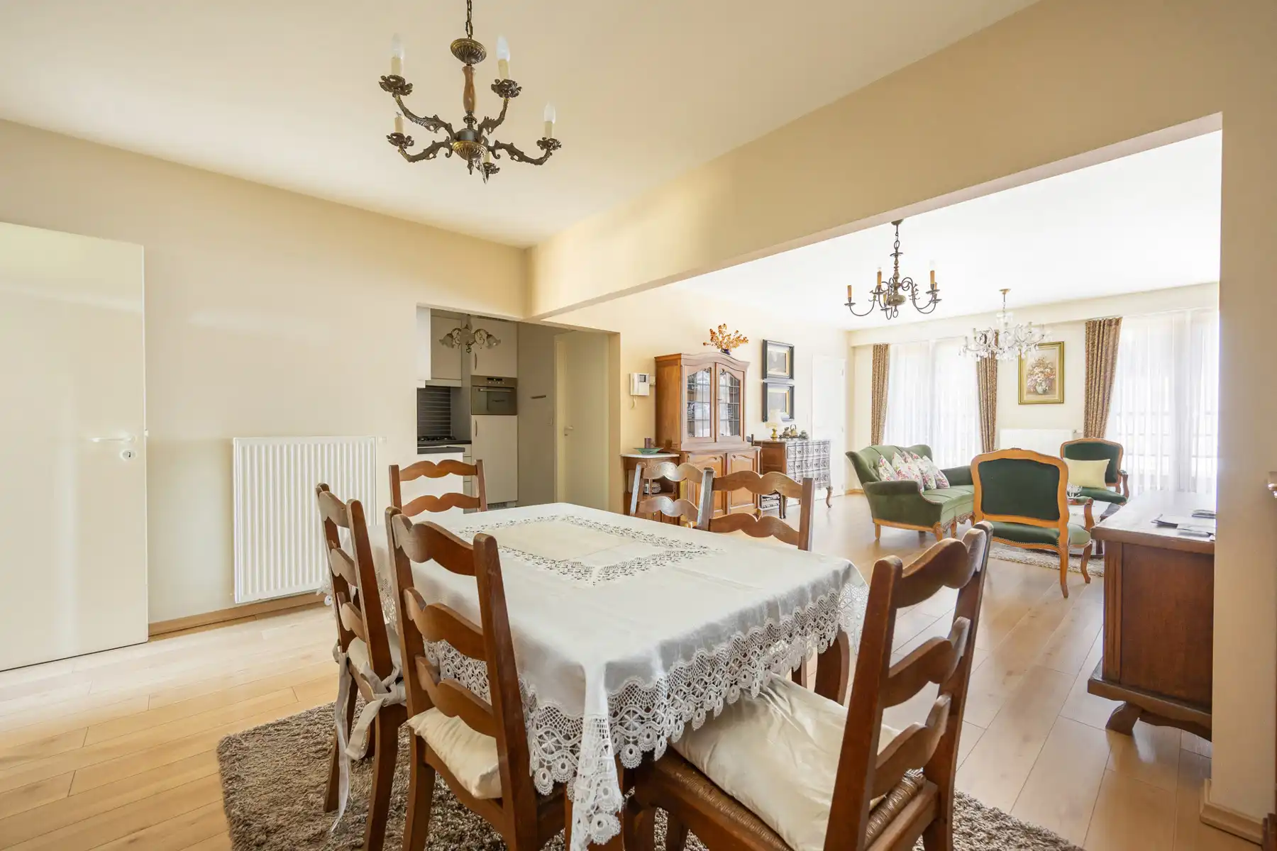 Instapklaar appartement op de 1ste verdieping met 2 slaapkamers, terras en autostaanplaats.  foto 5