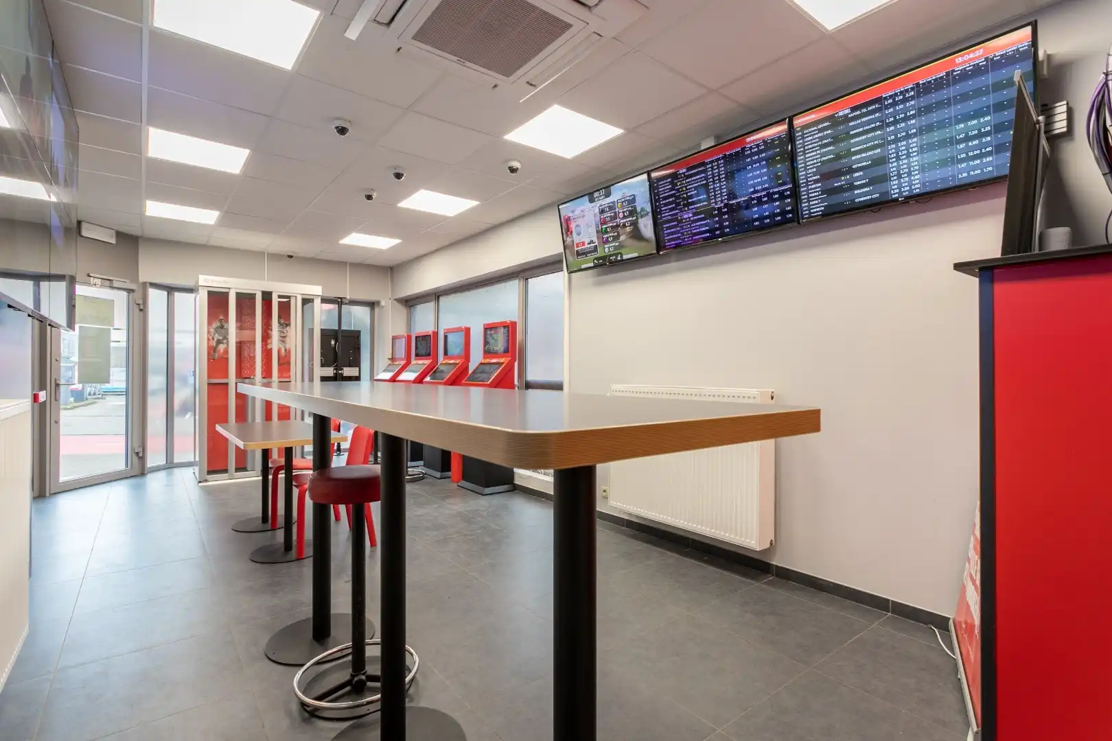 opbrengsteigendom: commercieel glv en 3 appt foto 3