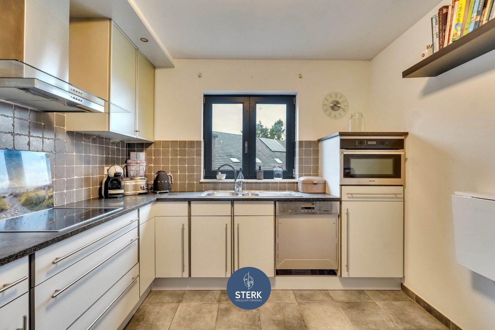 INSTAPKLAAR DUPLEX-APPARTEMENT MET 3 SLPKS EN 2 TERRASSEN TE REKEM !  foto 9