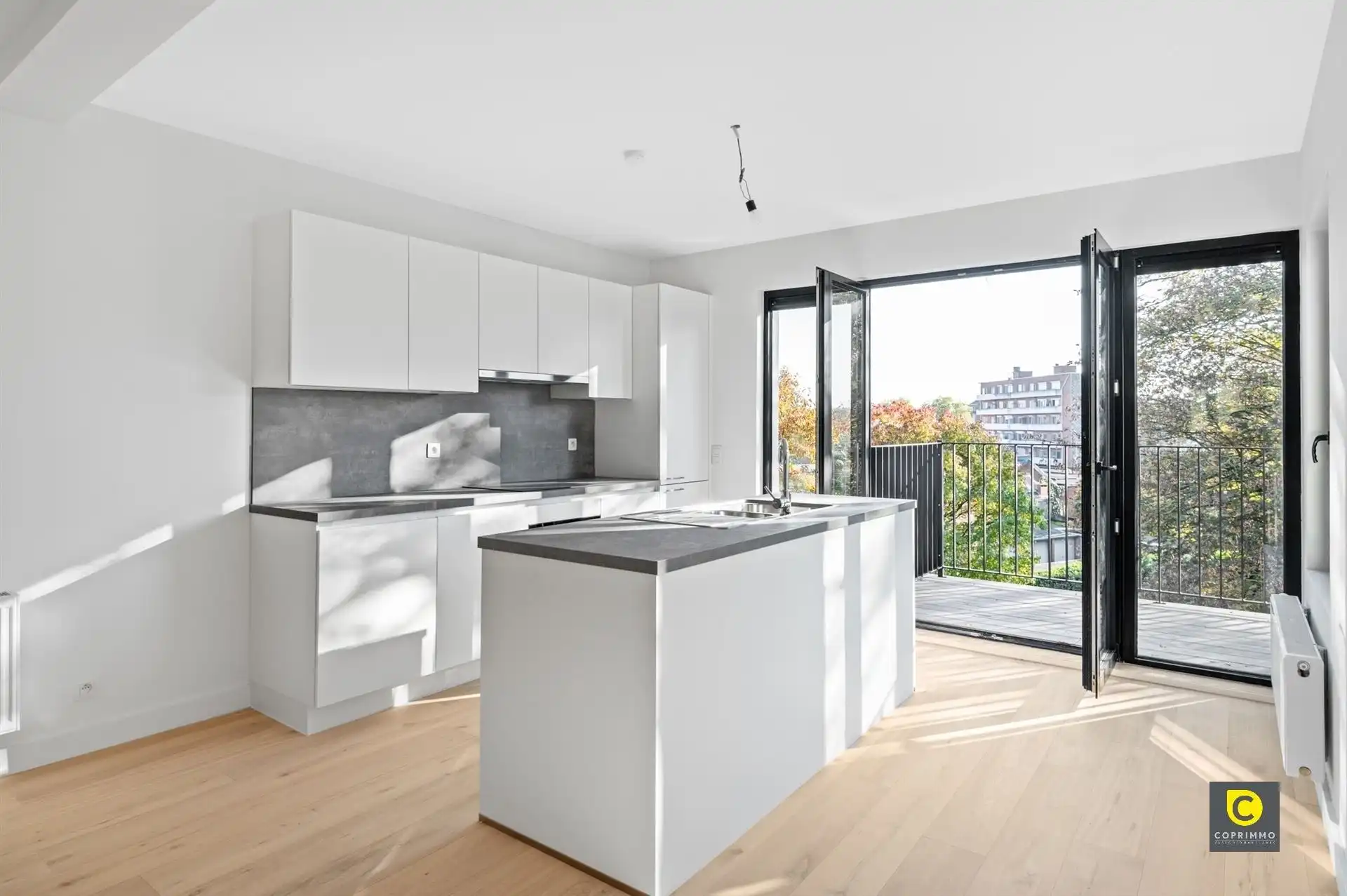 Ruim gerenoveerd 2 spp appartement foto 2