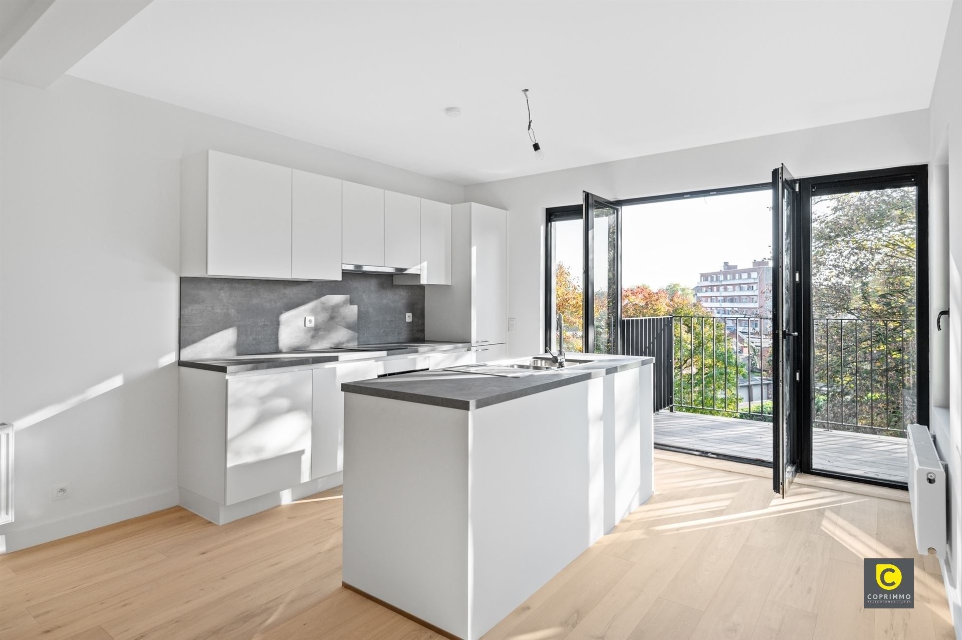 Ruim gerenoveerd 2 spp appartement foto 2