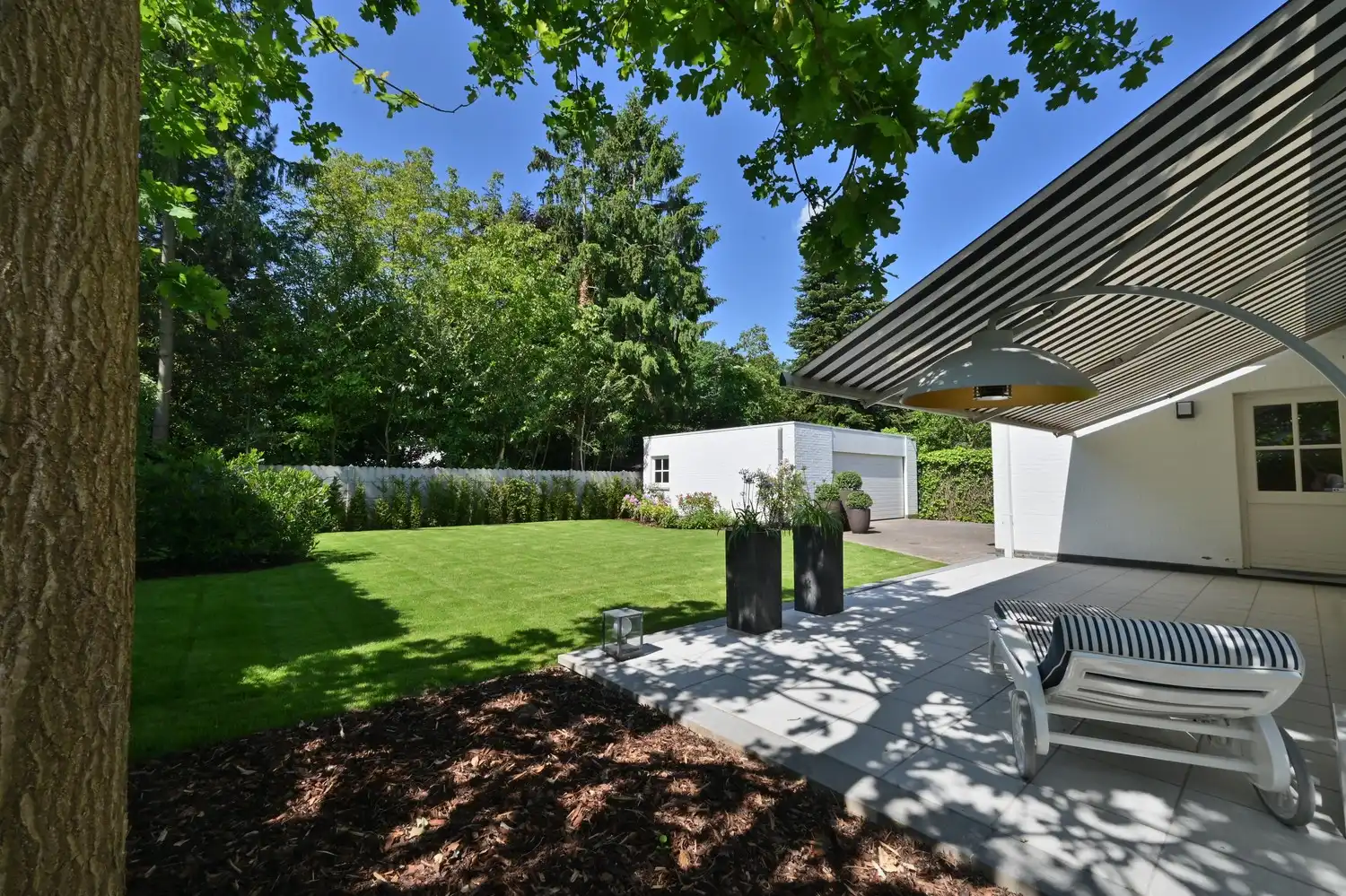 Exclusieve, gerenoveerde villa op toplocatie in residentieel Neerharen foto 5