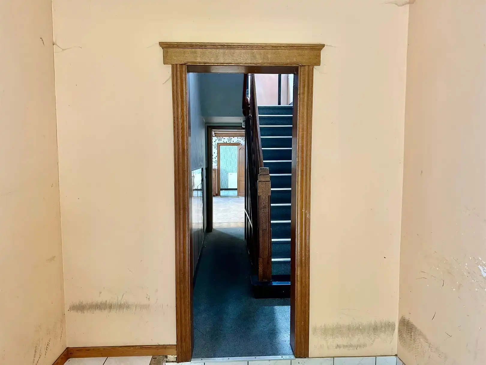 Te renoveren woning met garage foto 2