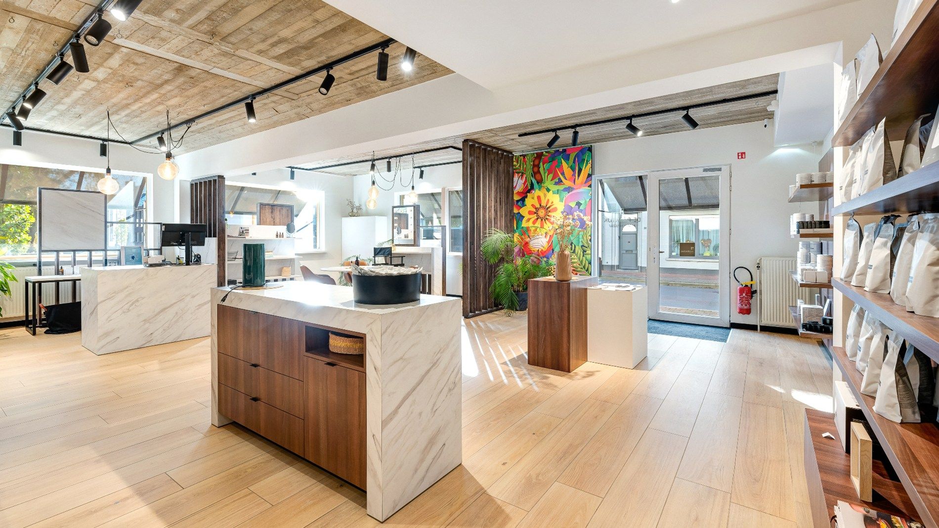 HOEKHandelsgelijkvloers op toplocatie in Heist-aan-Zee – ±185 m² foto 5