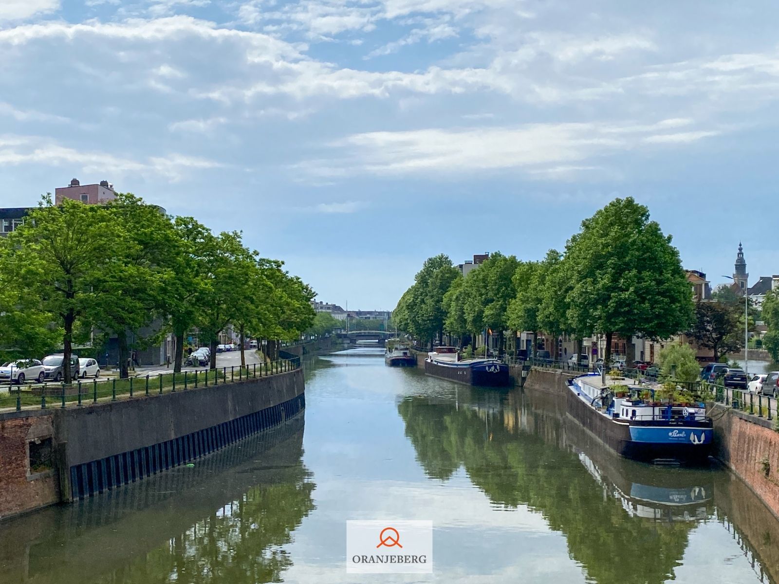 Ruime gerenoveerde burgerwoning nabij de Visserij foto 39