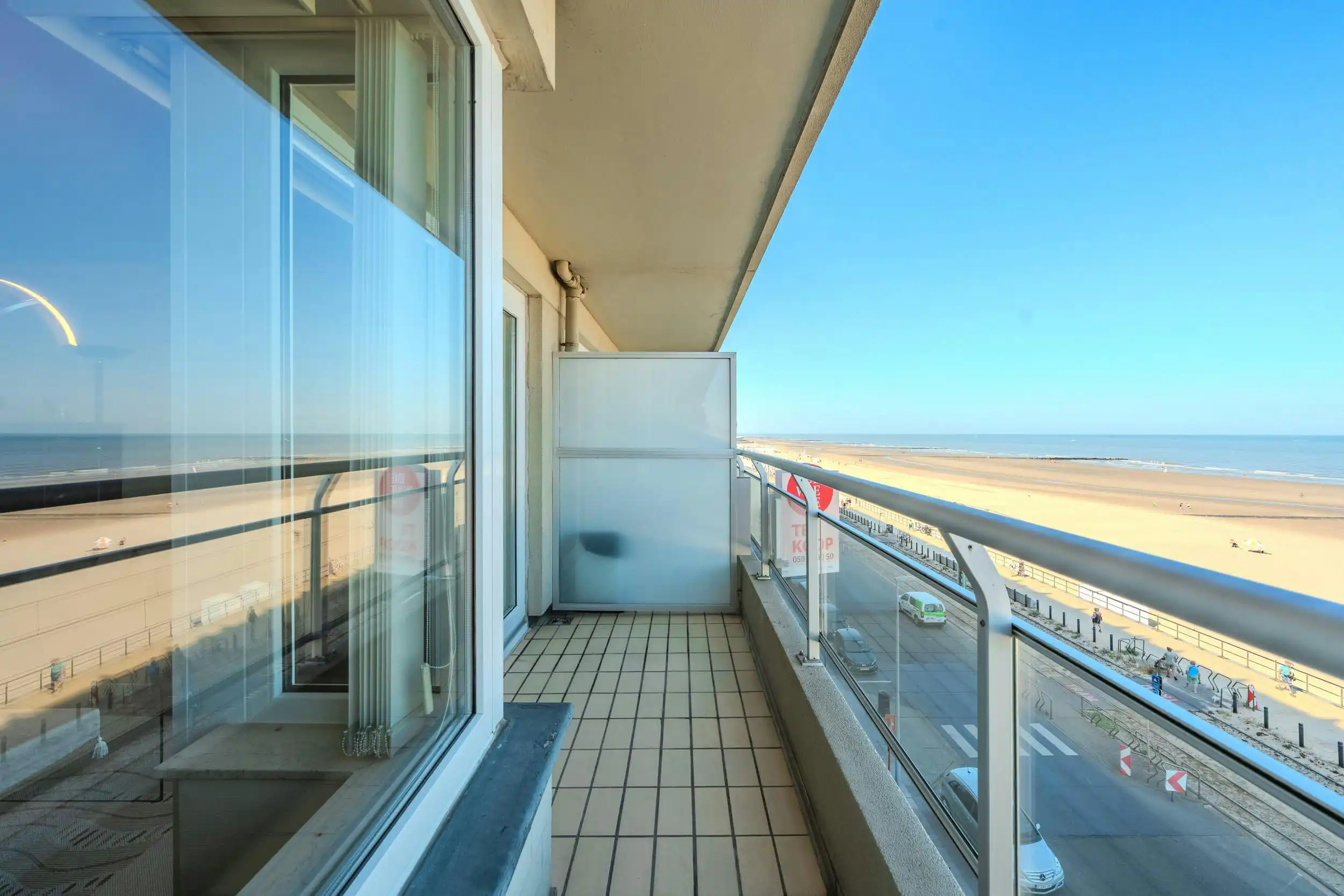 Ruim 2 slaapkamer appartement met frontaal zeezicht foto 13