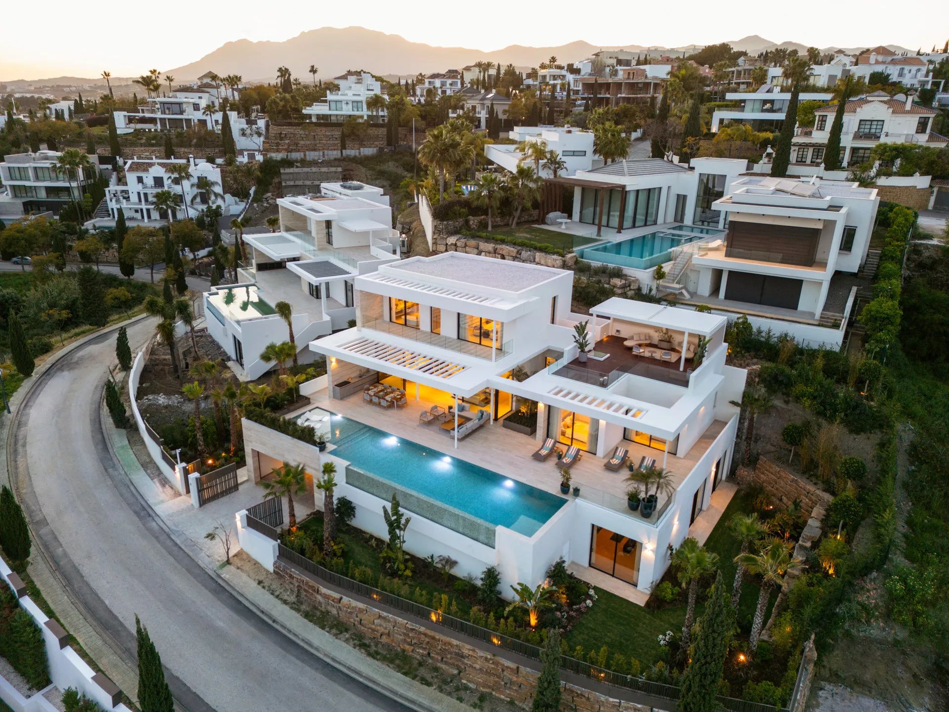 Adembenemende designvilla in exclusief Los Flamingos – waar modern wonen en luxe samenkomen aan de Costa del Sol foto 25