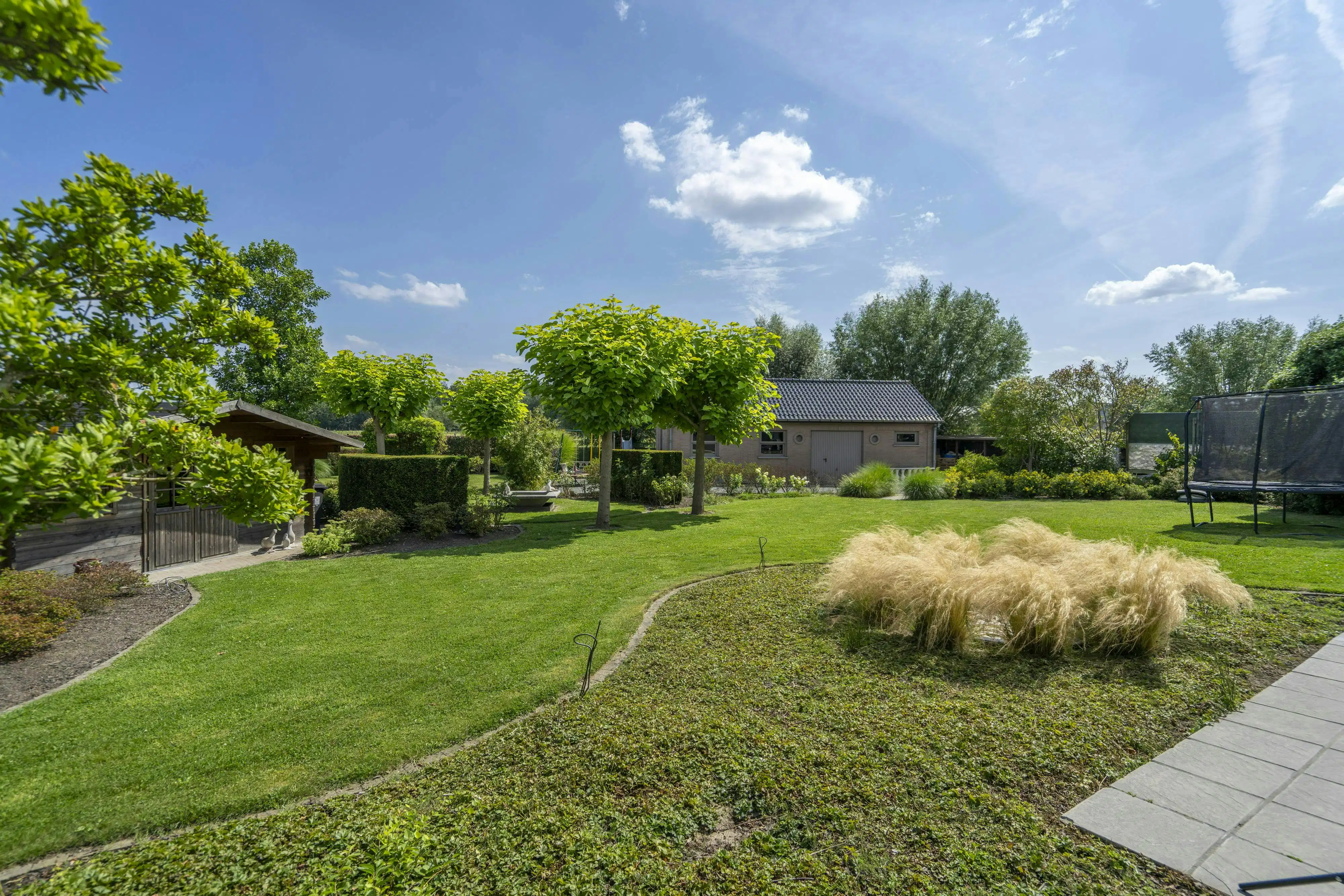 Statige open villa in woongebied met bijgebouw op ca. 2900m² foto 21