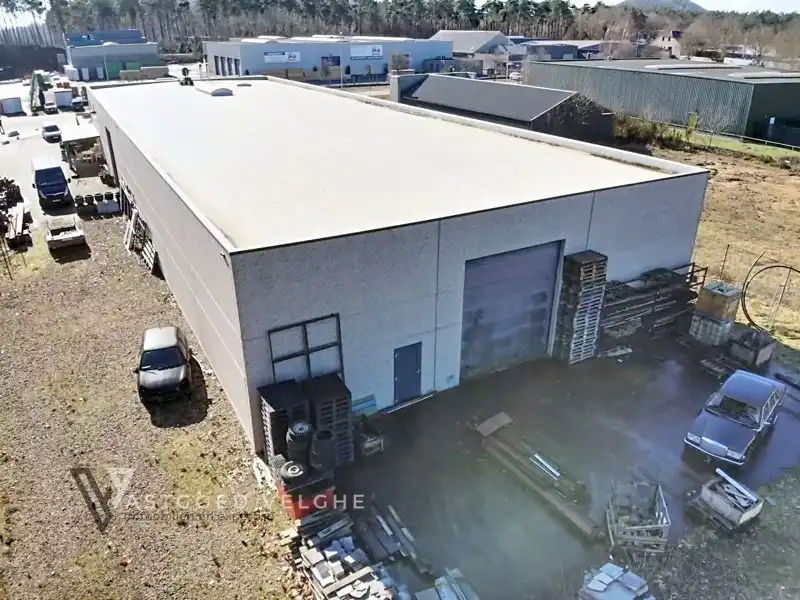 🏭 Multifunctioneel industriepand met loods, woon-/atelierinrichting en uitbreidingspotentieel met een totale nuttige oppervlakte van 1300m² ! foto {{pictureIndex}}