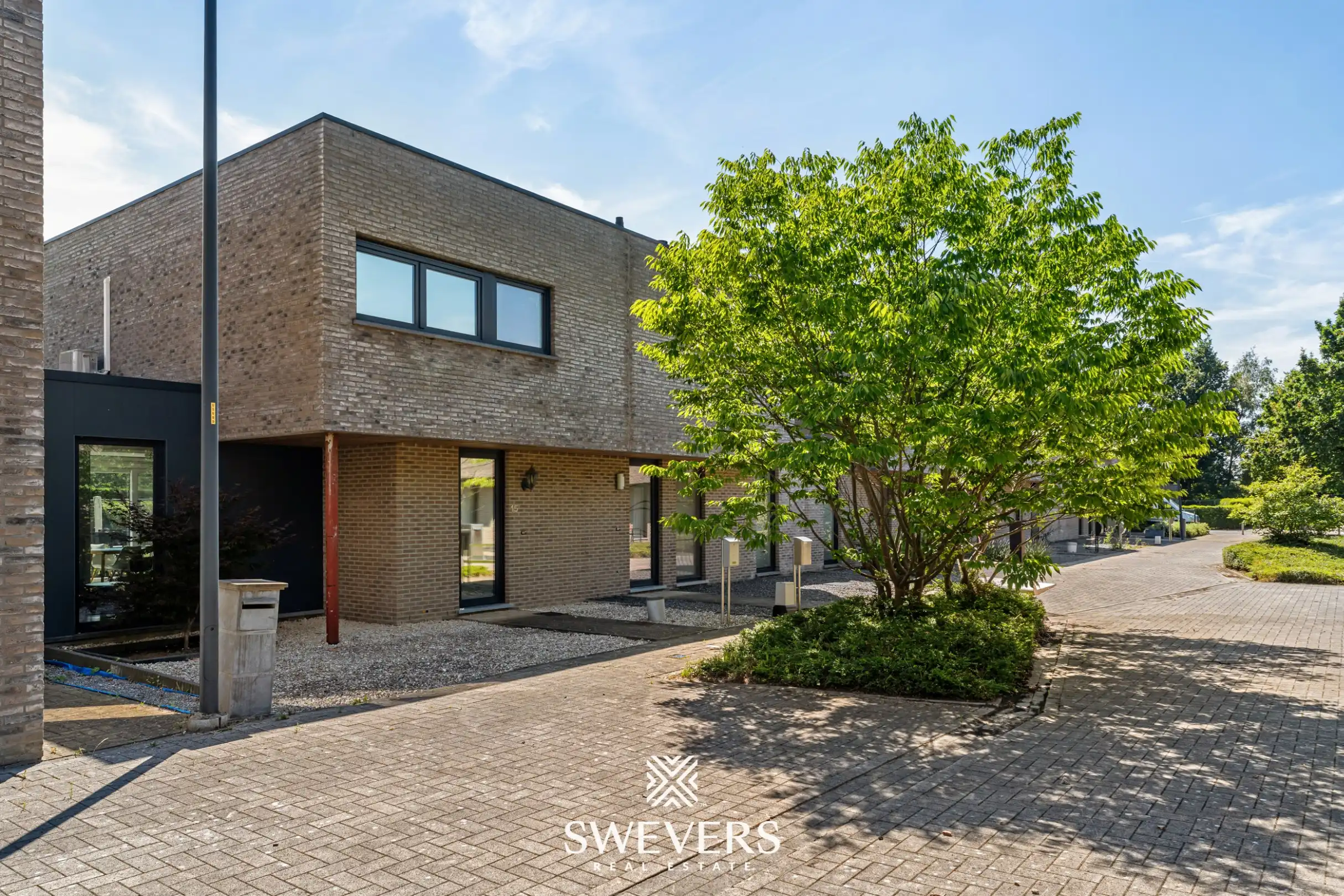 Gezinswoning met drie slaapkamers op toplocatie foto 29