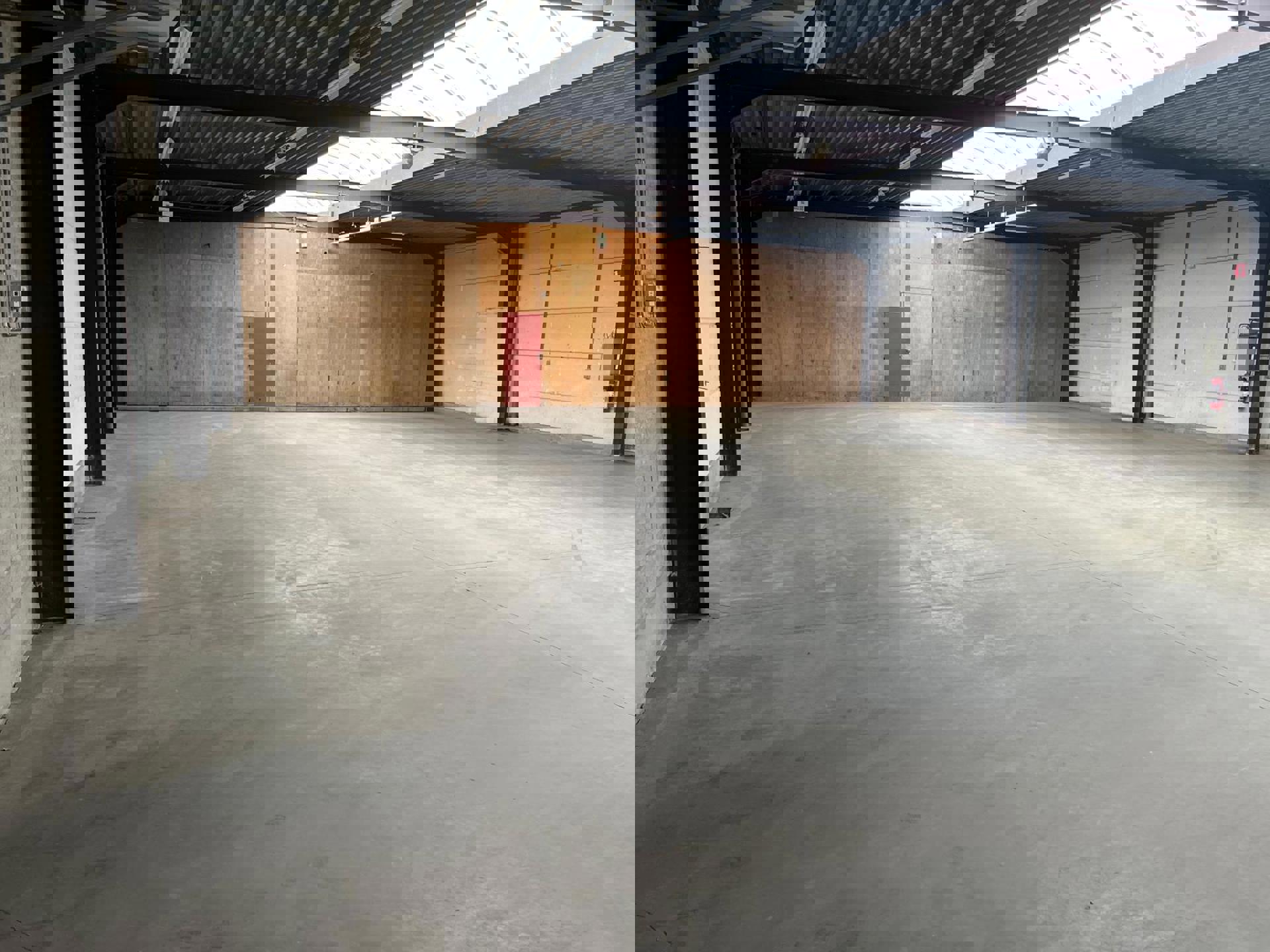 Magazijn 1020m² met kantoor te huur  foto 6