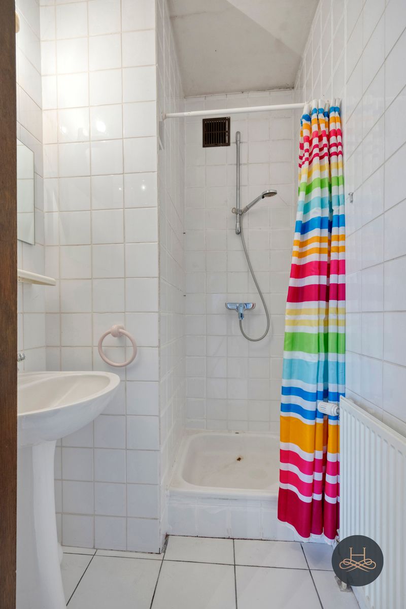 Ruime woning met handelsruimte en veel potentieel foto 15