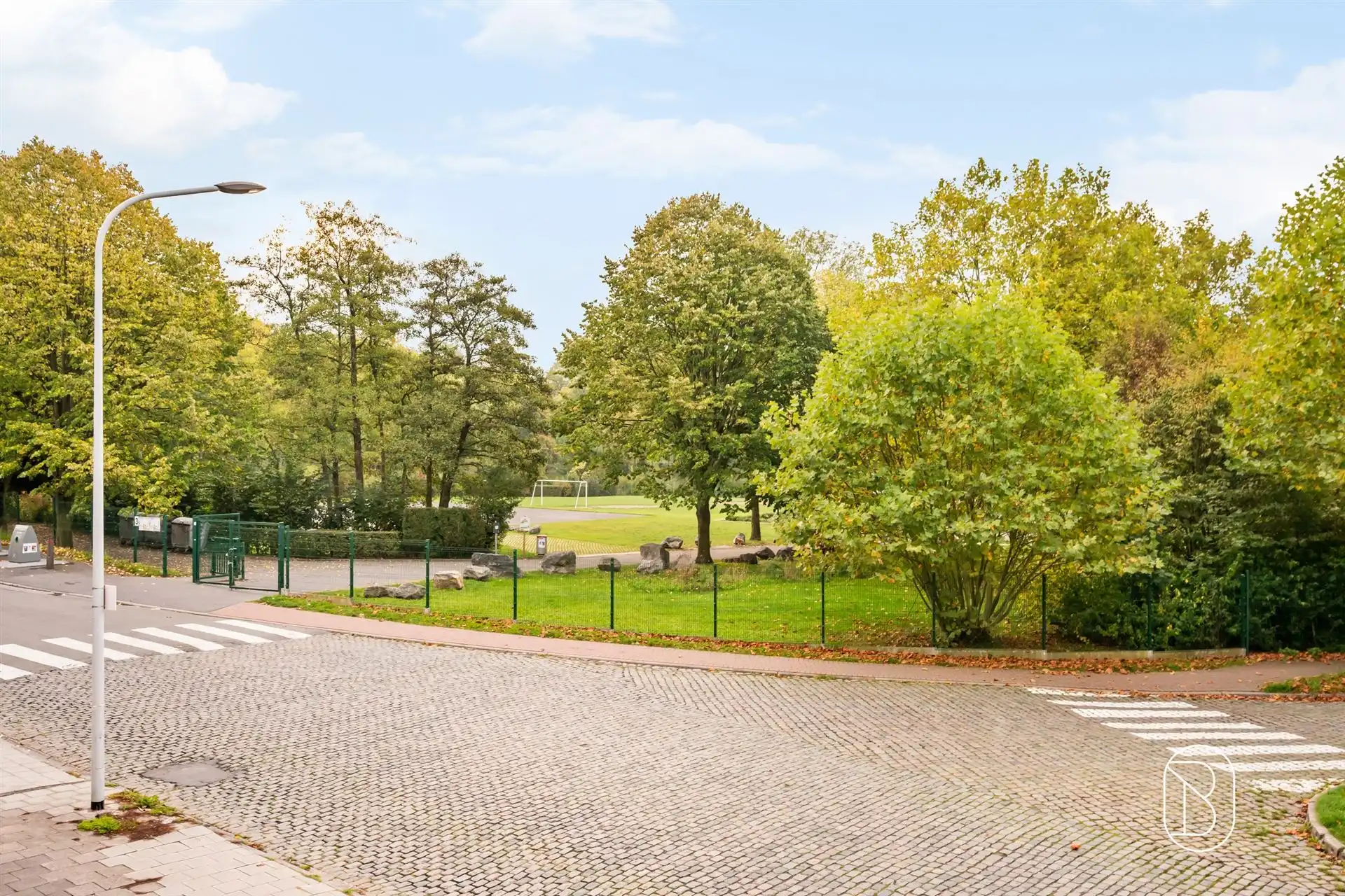 Groot huis met opslagruimte in het hart van Moeskroen foto 2