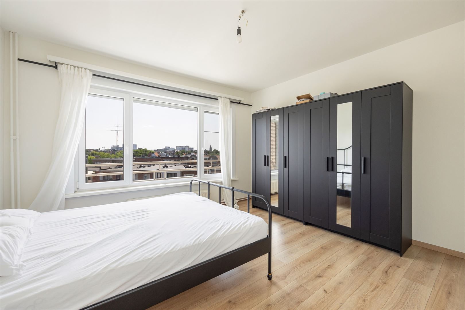Ruim 2 slaapkamer appartement te Merksem foto 10