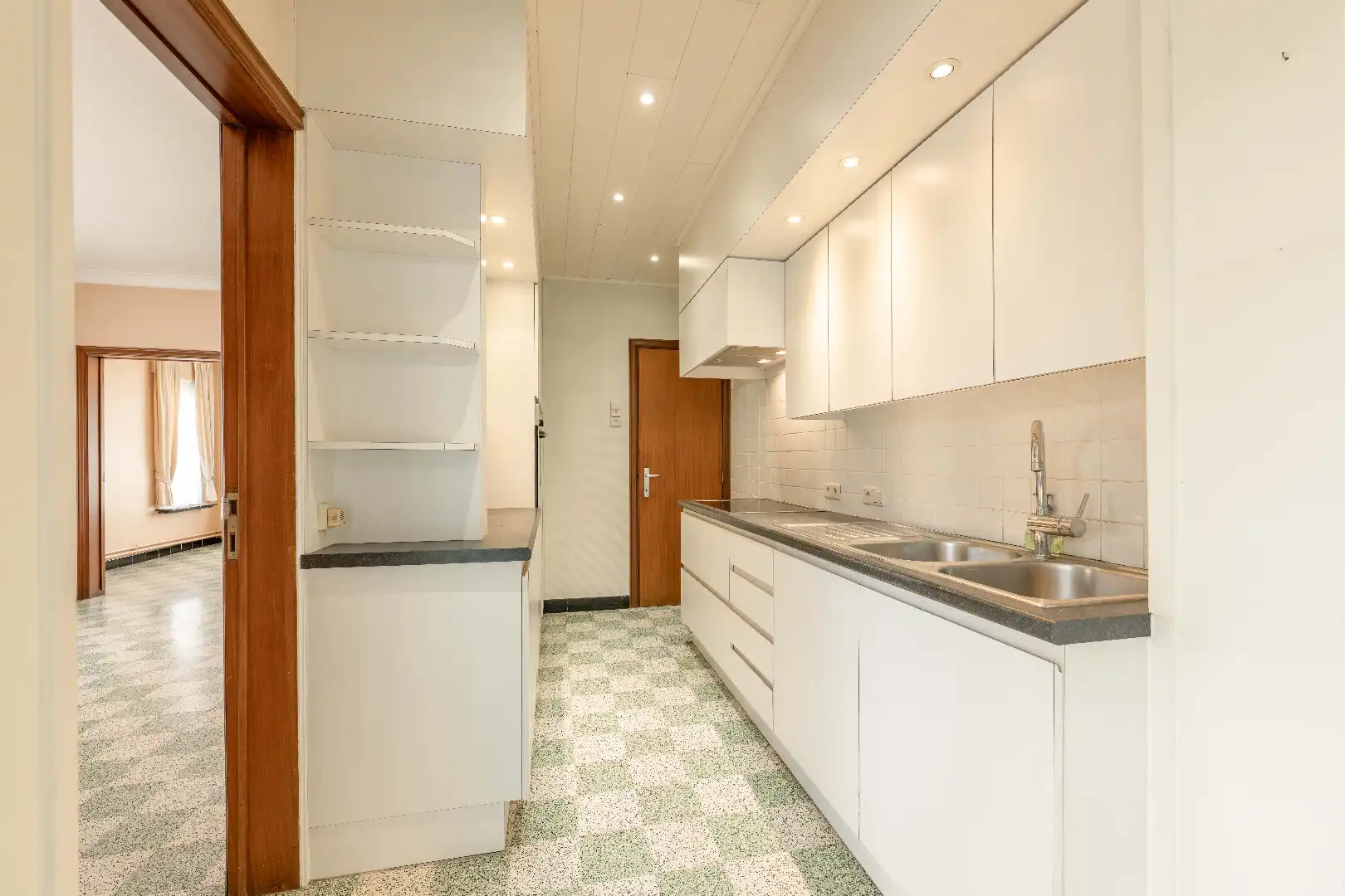 RUIME WONING MET LANDELIJK ZICHT VLAKBIJ CENTRUM EGEM foto 8