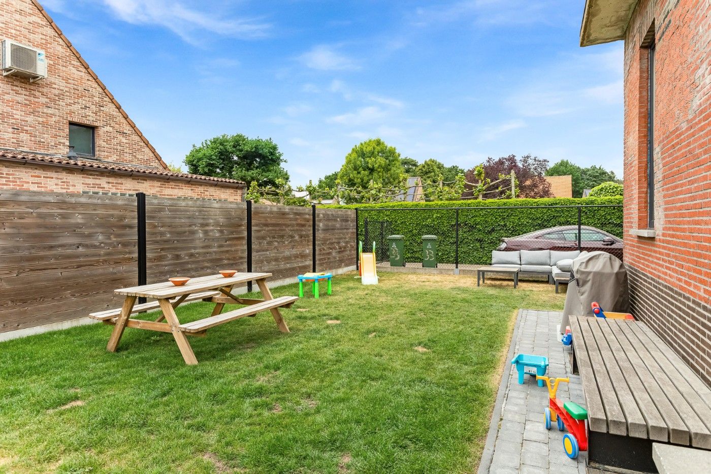 Vrijstaande, gerenoveerde woning met 2 slpk., garage, ruime souterrain, zolder en tuin foto 32