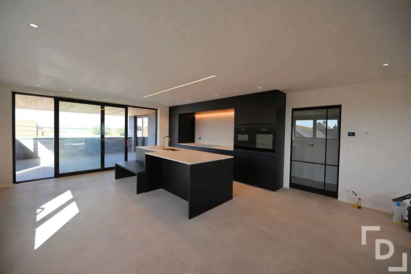 Nieuwbouw bel-etage met 4 slaapkamers en ruime tuin foto 2