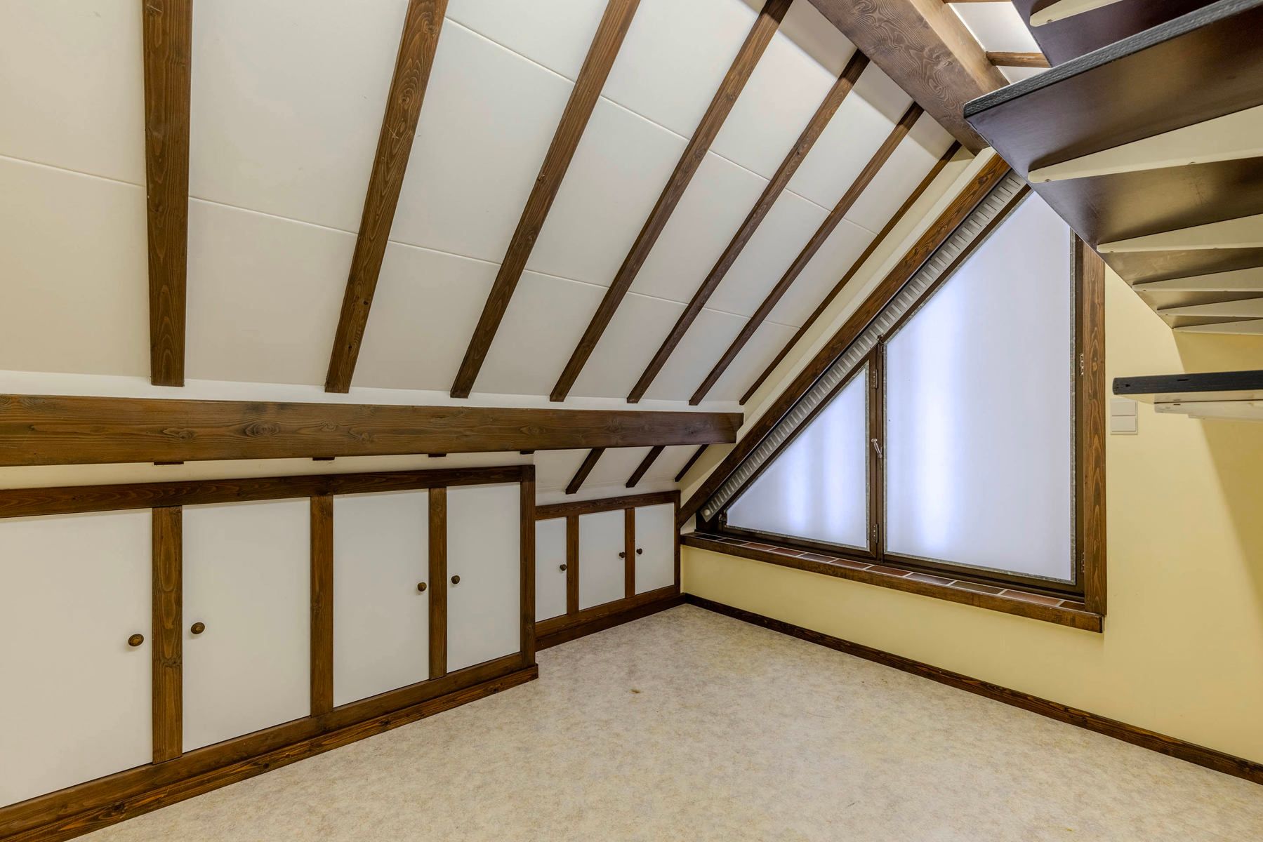 Goed onderhouden woning met 6 slpk in rustige omgeving. foto 14