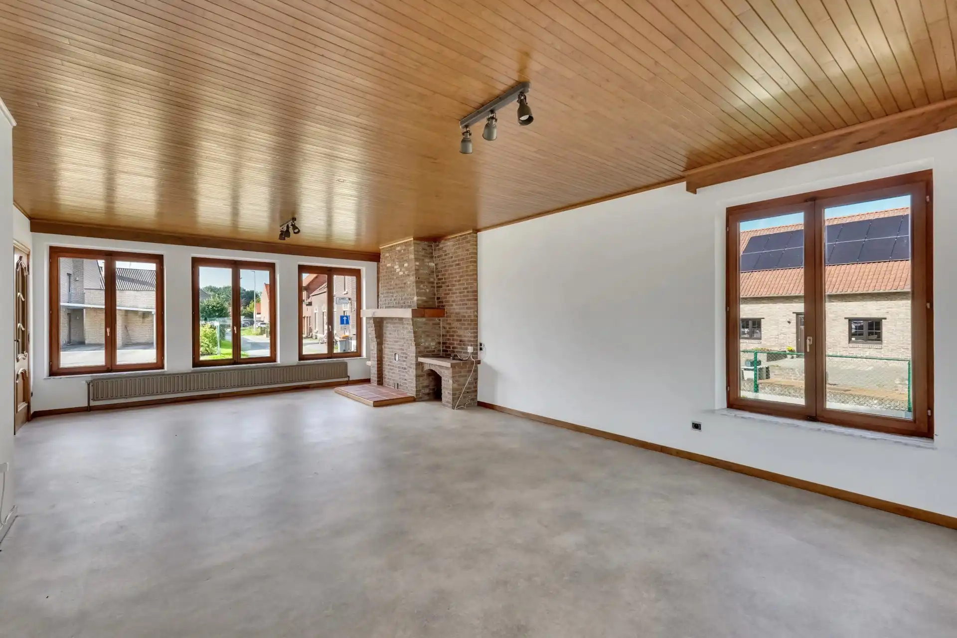 Vrijstaande, gelijkvloerse woning met zolder en kelder foto 4