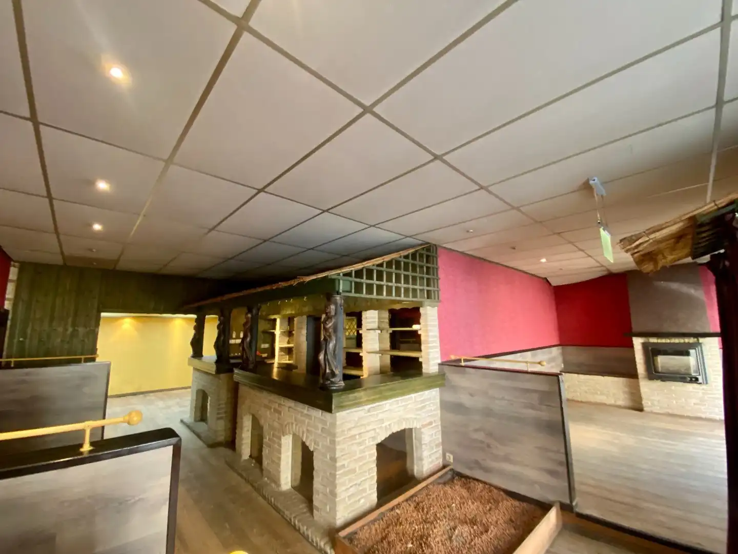 RUIM HANDELSPAND MET TAL VAN MOGELIJKHEDEN OP CENTRUM LOCATIE foto 7