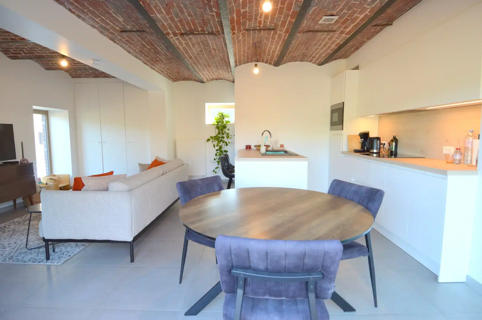 Gerenoveerde hoeve in Heule met vlotte bereikbaarheid foto 6