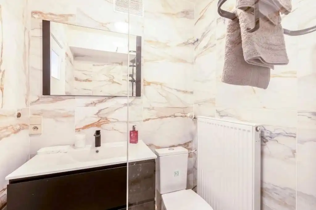 Stijlvol gerenoveerd 1-slaapkamerappartement aan het water in hartje Gent foto 9