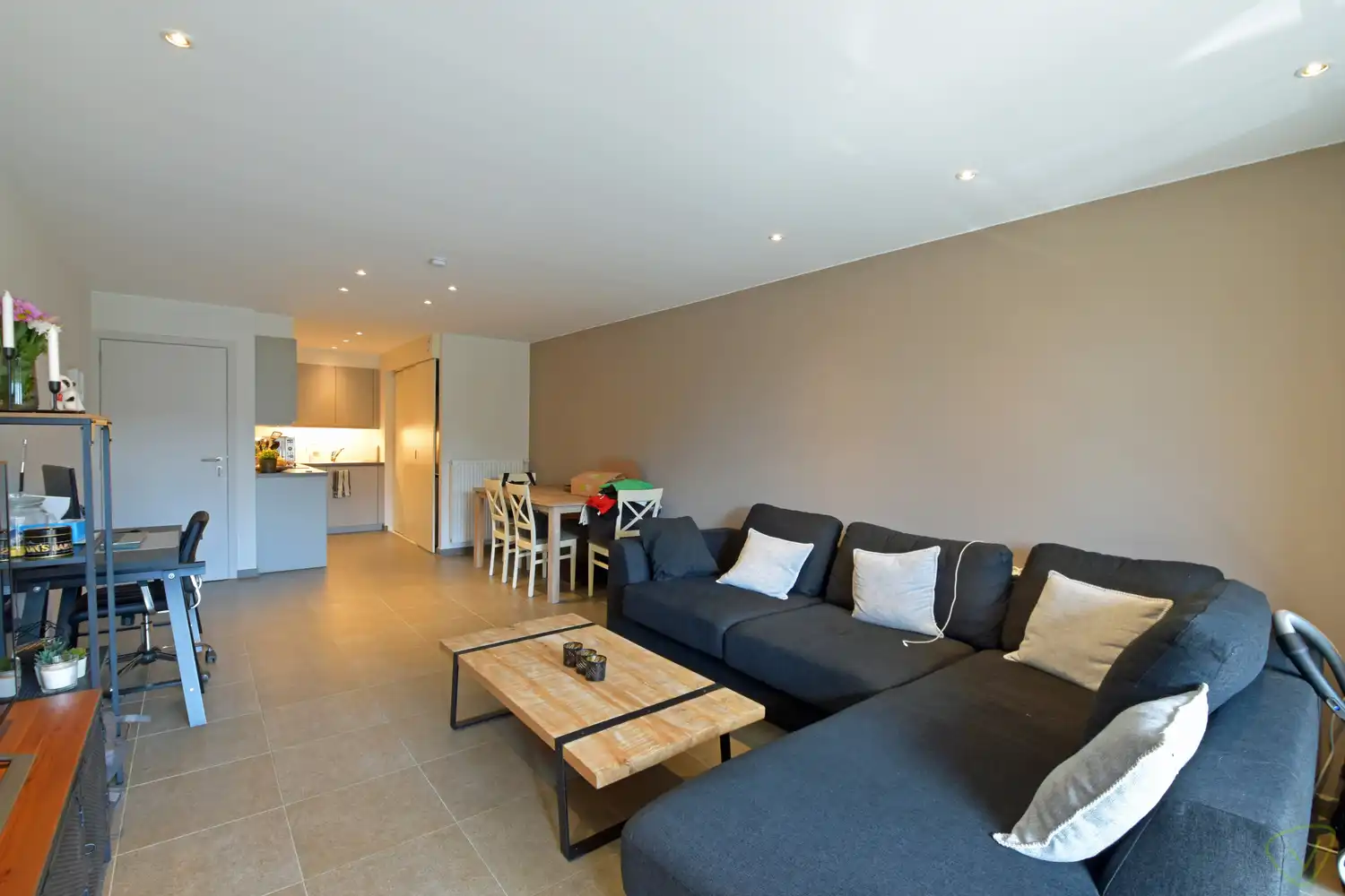 Modern en energiezuinig appartement op centrale ligging in Eeklo! foto 5