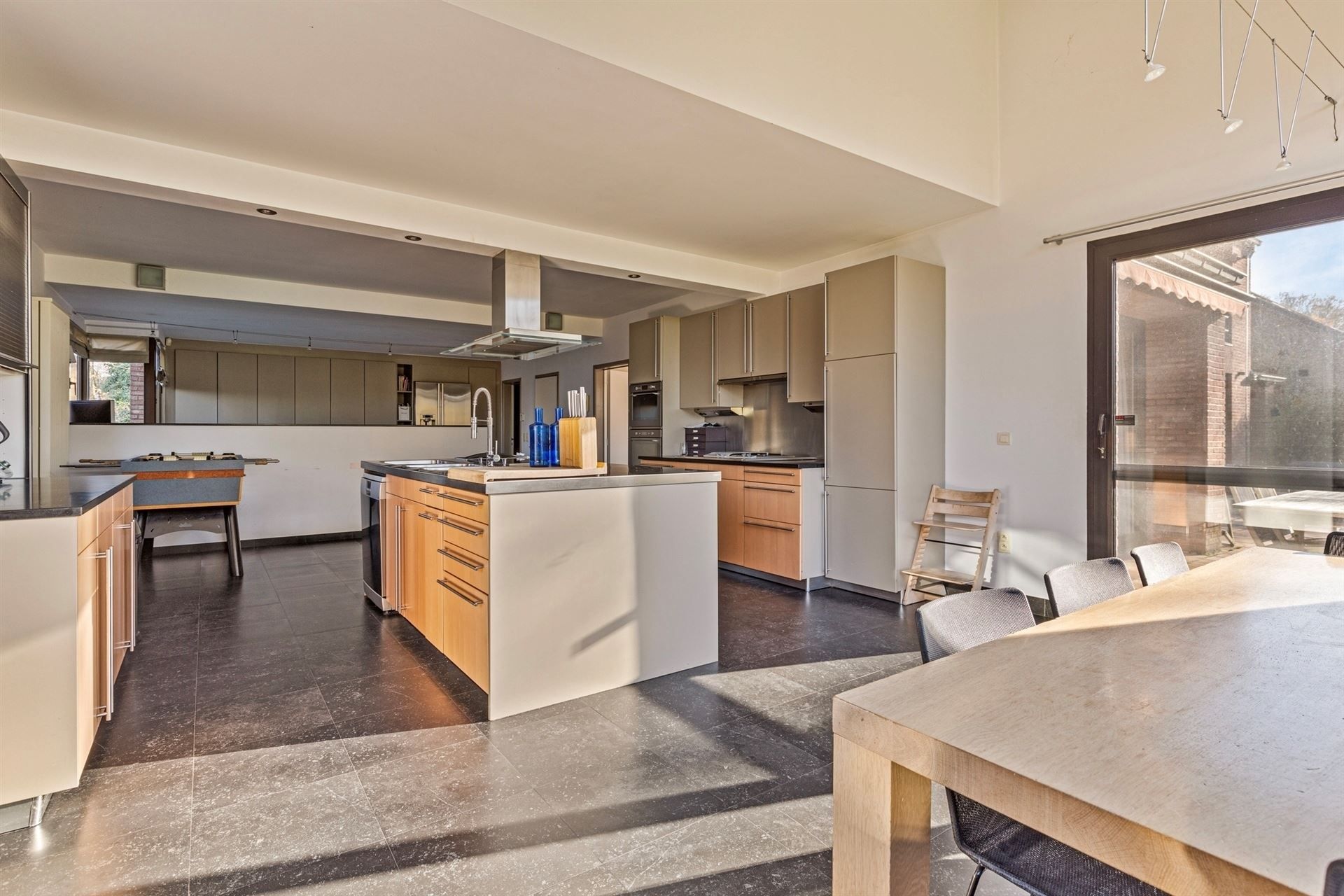 Ruime klassieke villa met zwembad in doodlopende straat foto 23