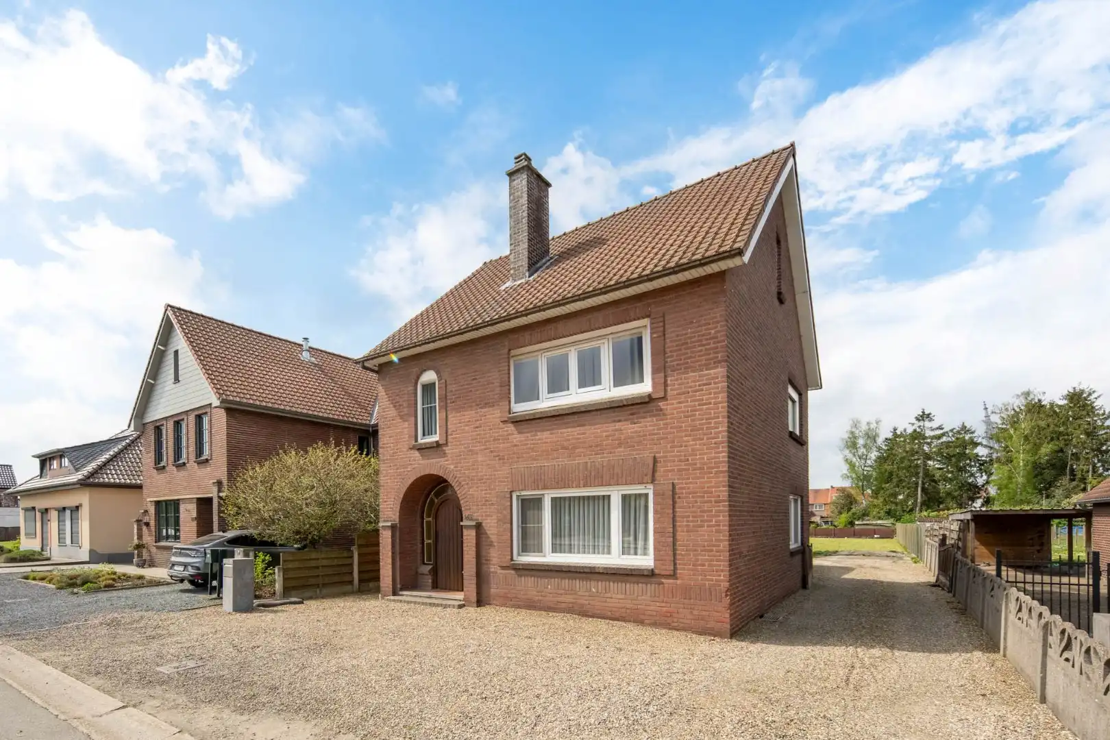 Charmante, te renoveren woning op een perceel van 9a14ca met ruime garage in achtertuin!  foto 2