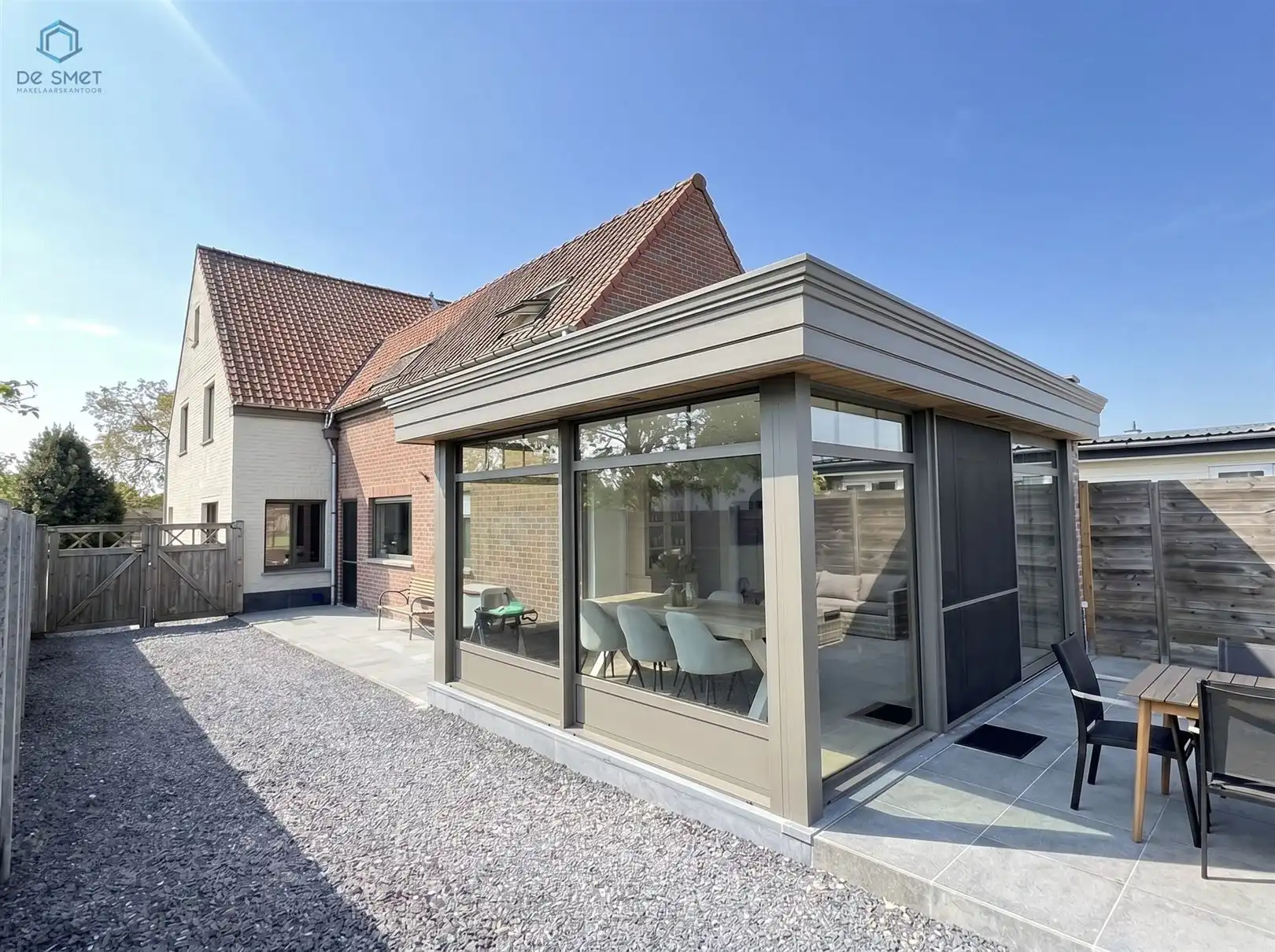 Instapklare, volledig gerenoveerde woning met tuin in Asper foto {{pictureIndex}}