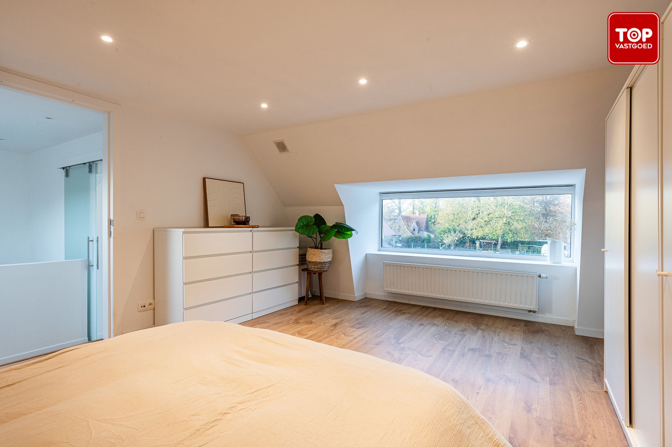 instapklare appartement met twee slaapkamers en terras foto 16