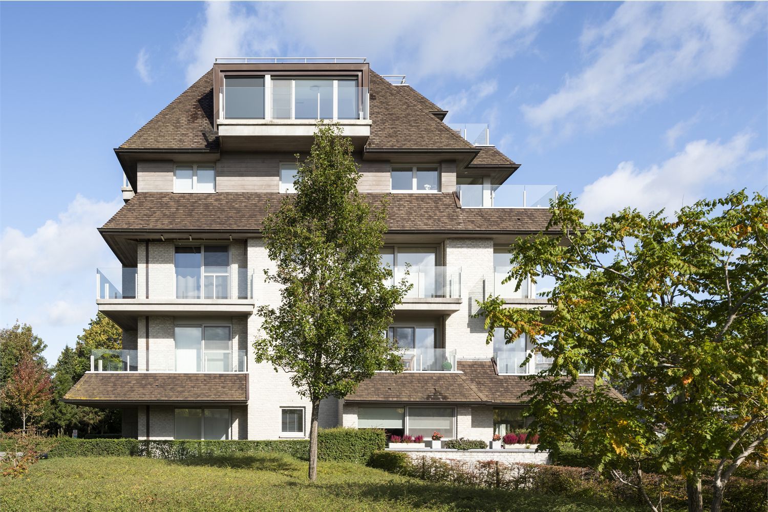 Ruim hoekappartement met 2 slaapkamers en terras foto 2