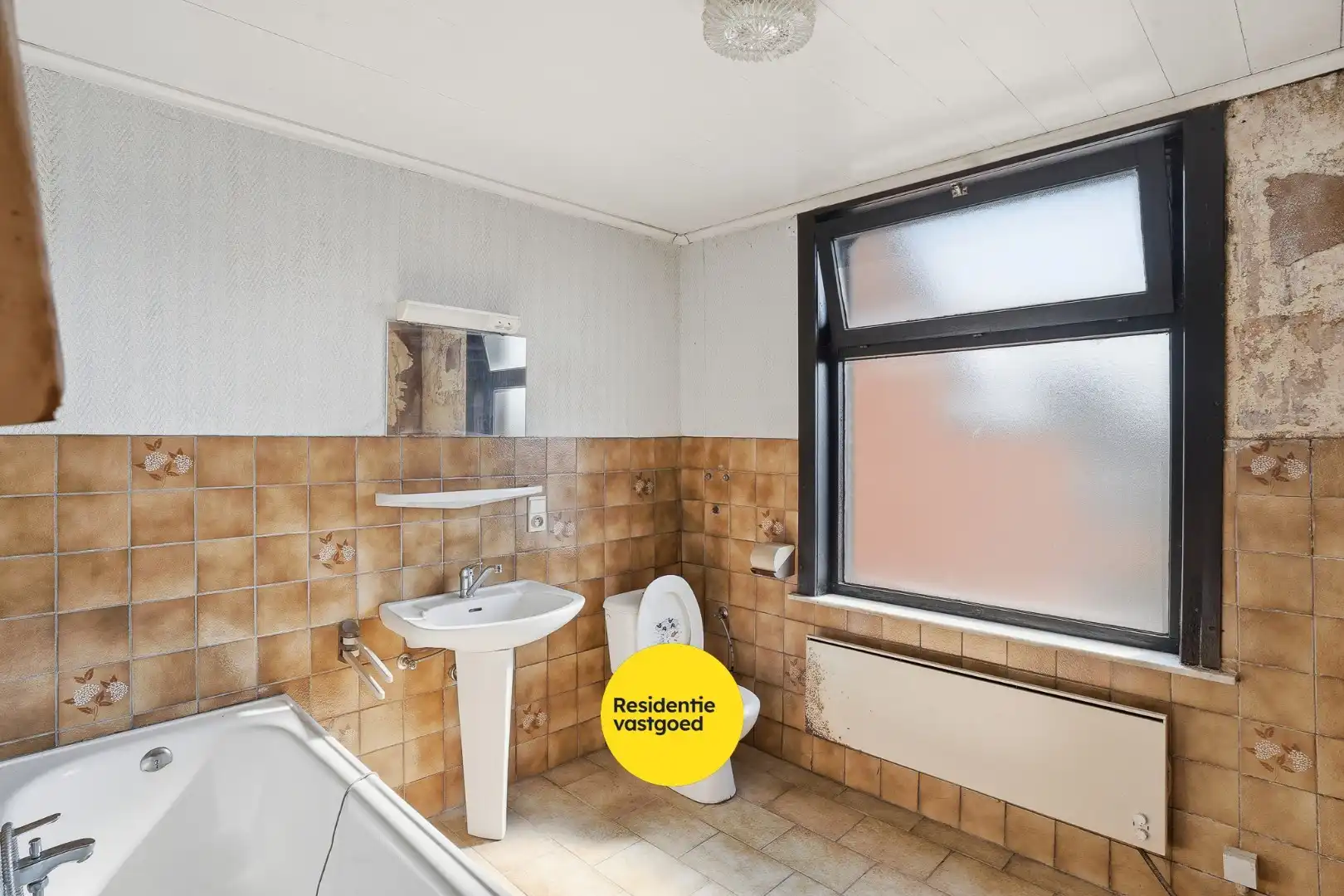 Te renoveren woning in centrum Eernegem foto 12