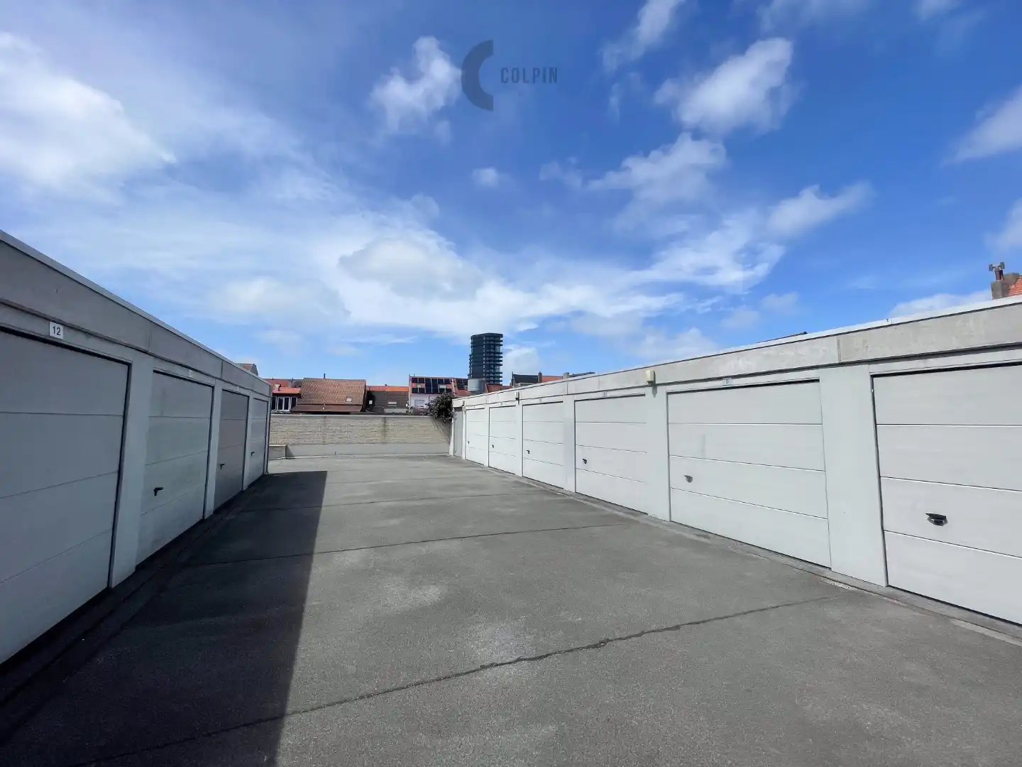 Afgesloten garagebox in garagecomplex op centrale ligging in Heist centrum foto 7