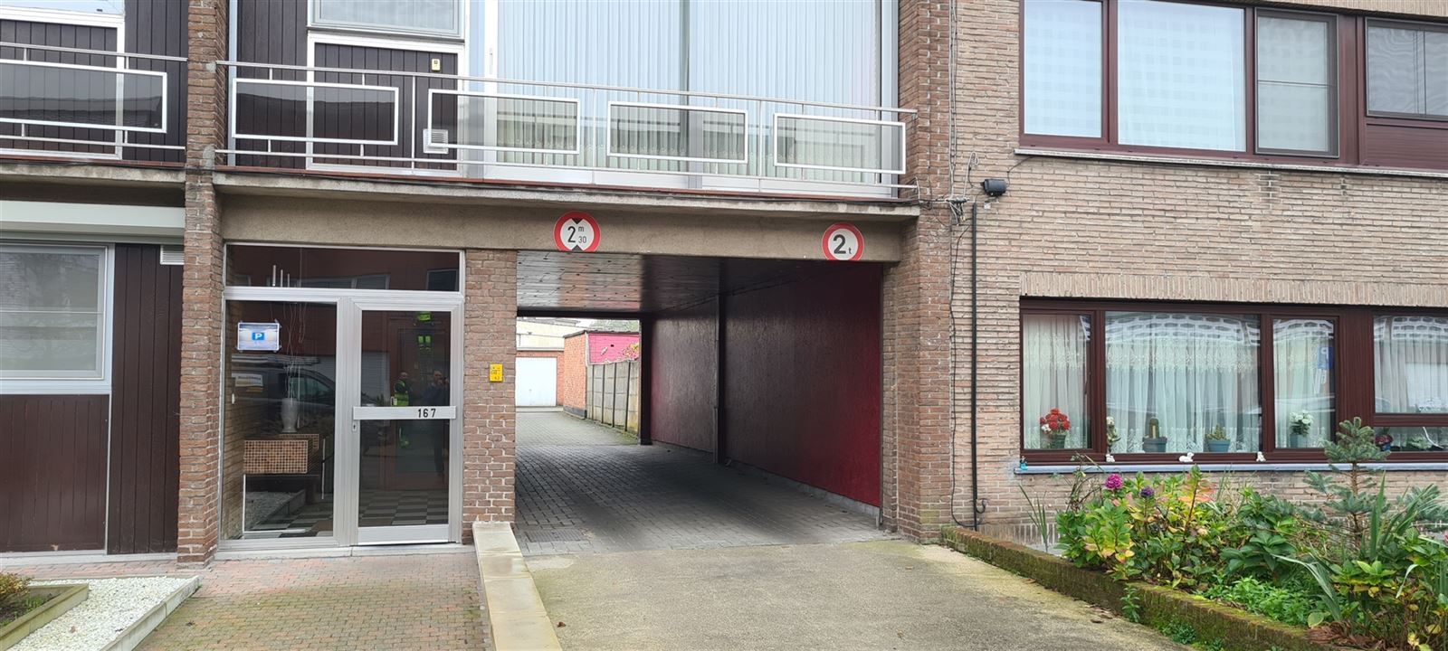 Afgesloten garagebox te koop foto 2