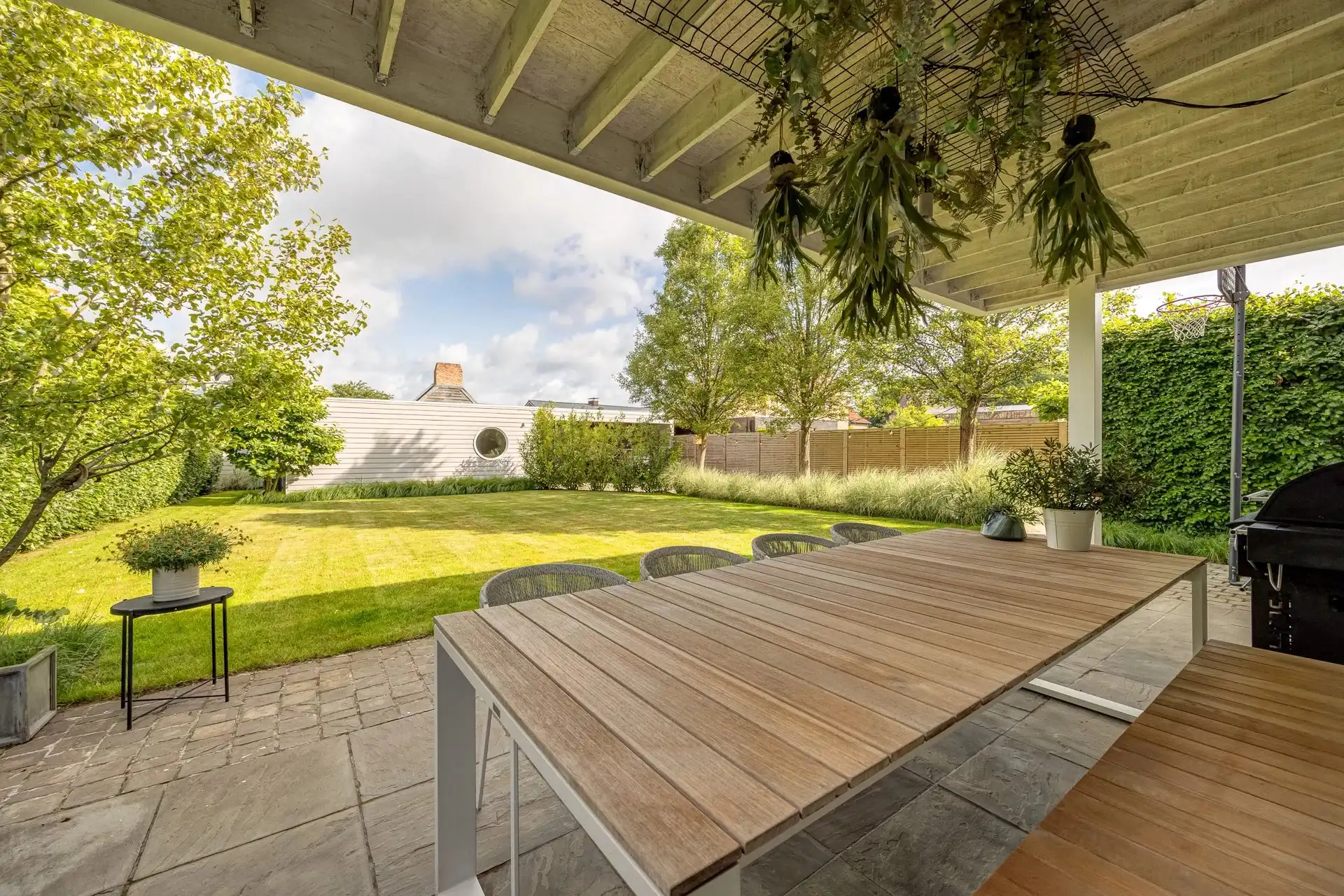 Prachtige luxueus ingerichte woning met 4 slaapkamers en 2 badkamers op een mooi perceel met bijgebouw. foto 58