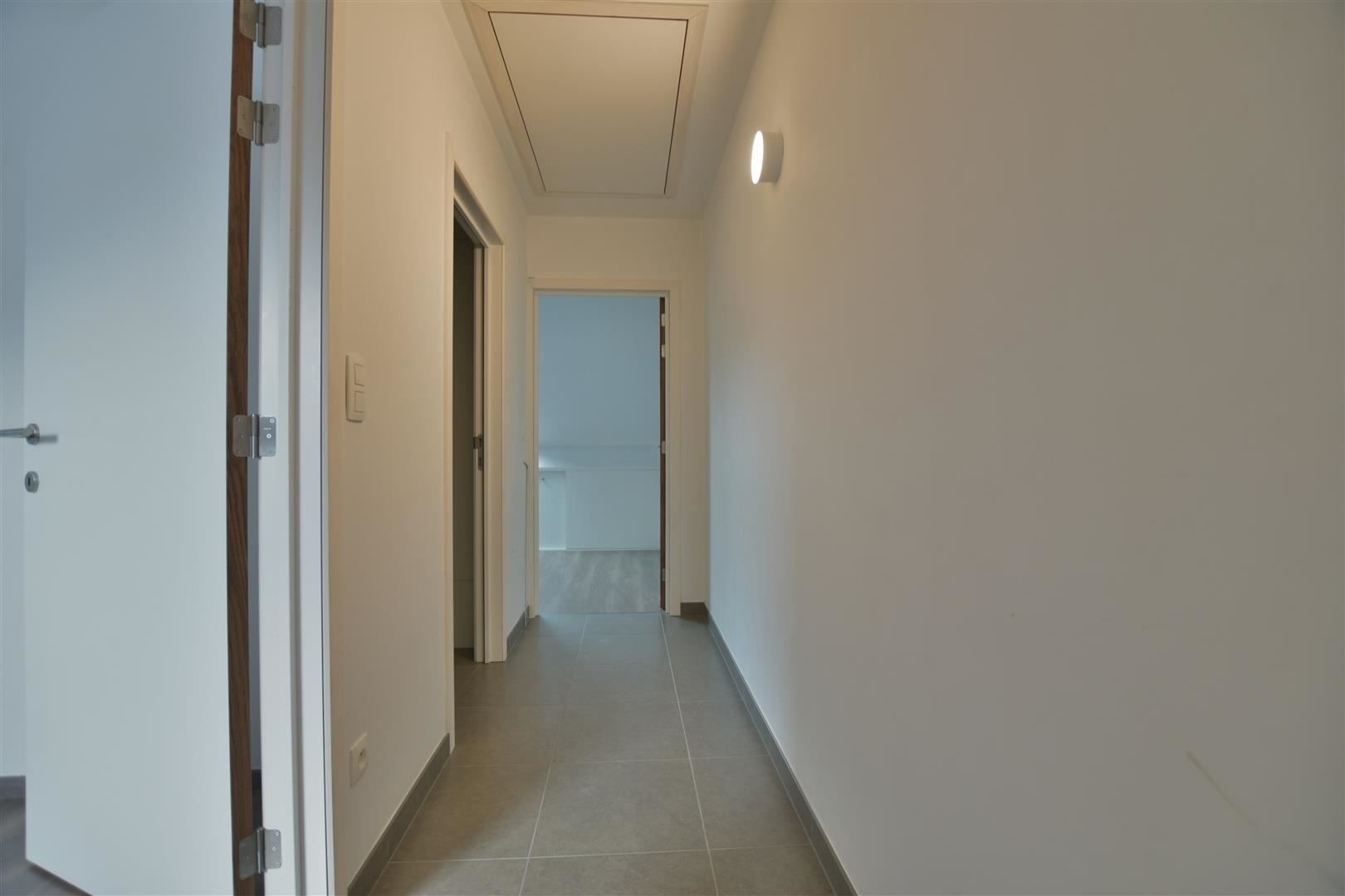 Instapklaar recent appartement met 2 slps en terras foto 13